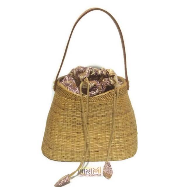 

Hanuman Craft Kerajinan ketak tas tangan 27 x 11 x 21 cm