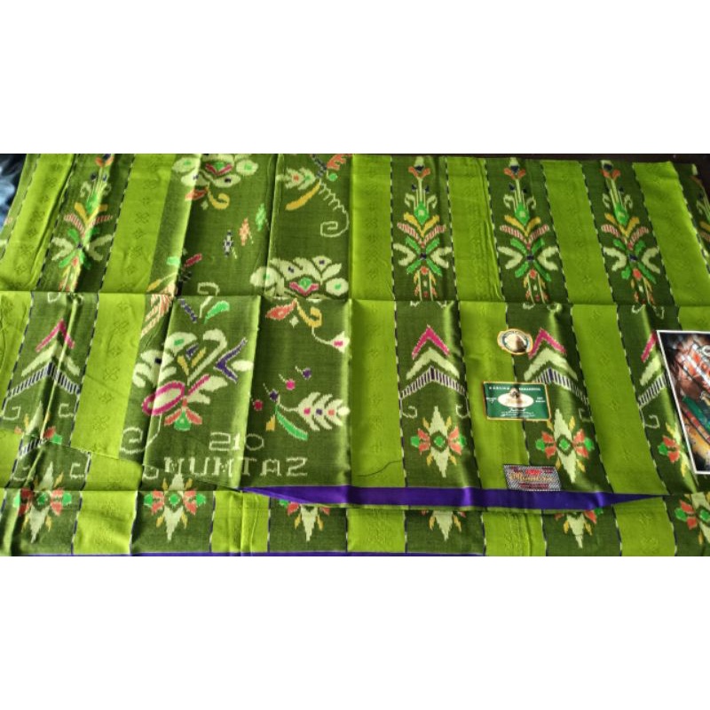 sarung mumtaz full sutra bahan halus.