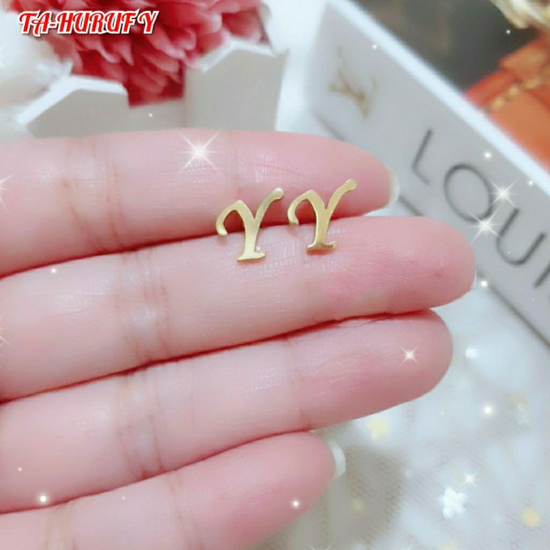 Fourfashion Anting Tusuk Titanium Huruf/Inisial Anti Karat Premium