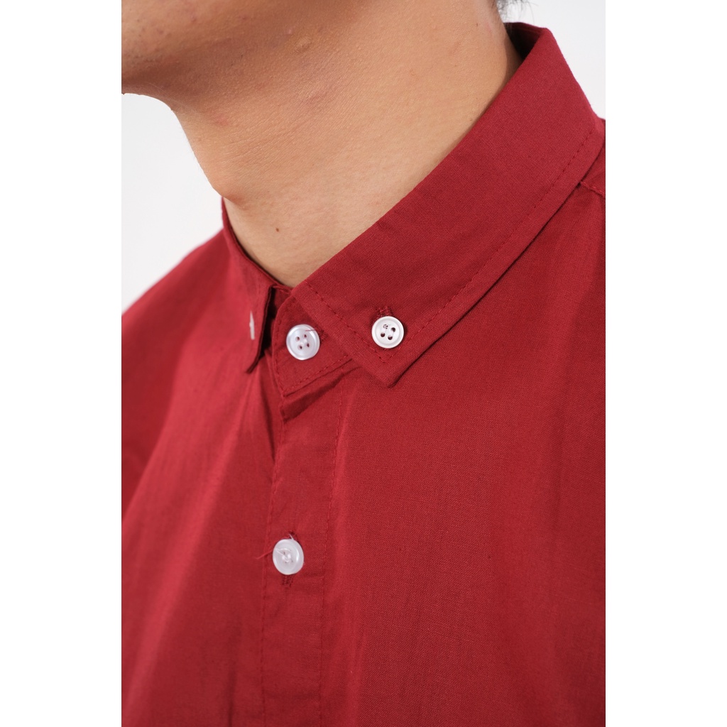 SANVANINA Kemeja Pria Lengan Pendek Maroon | Kemeja Maroon Polos Slimfit | Kemeja Pendek Maroon | Kemeja Formal Maroon E-1464D