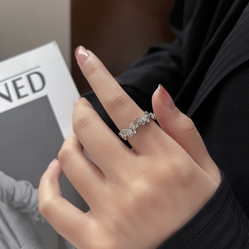 Cincin Jari Telunjuk Model Terbuka Desain Kupu-Kupu Aksen Kristal Berlian Imitasi Gaya Korea Untuk Wanita