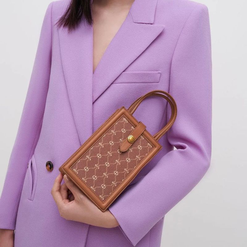 5.5 SALE | CK Este Belted Phone Pouch