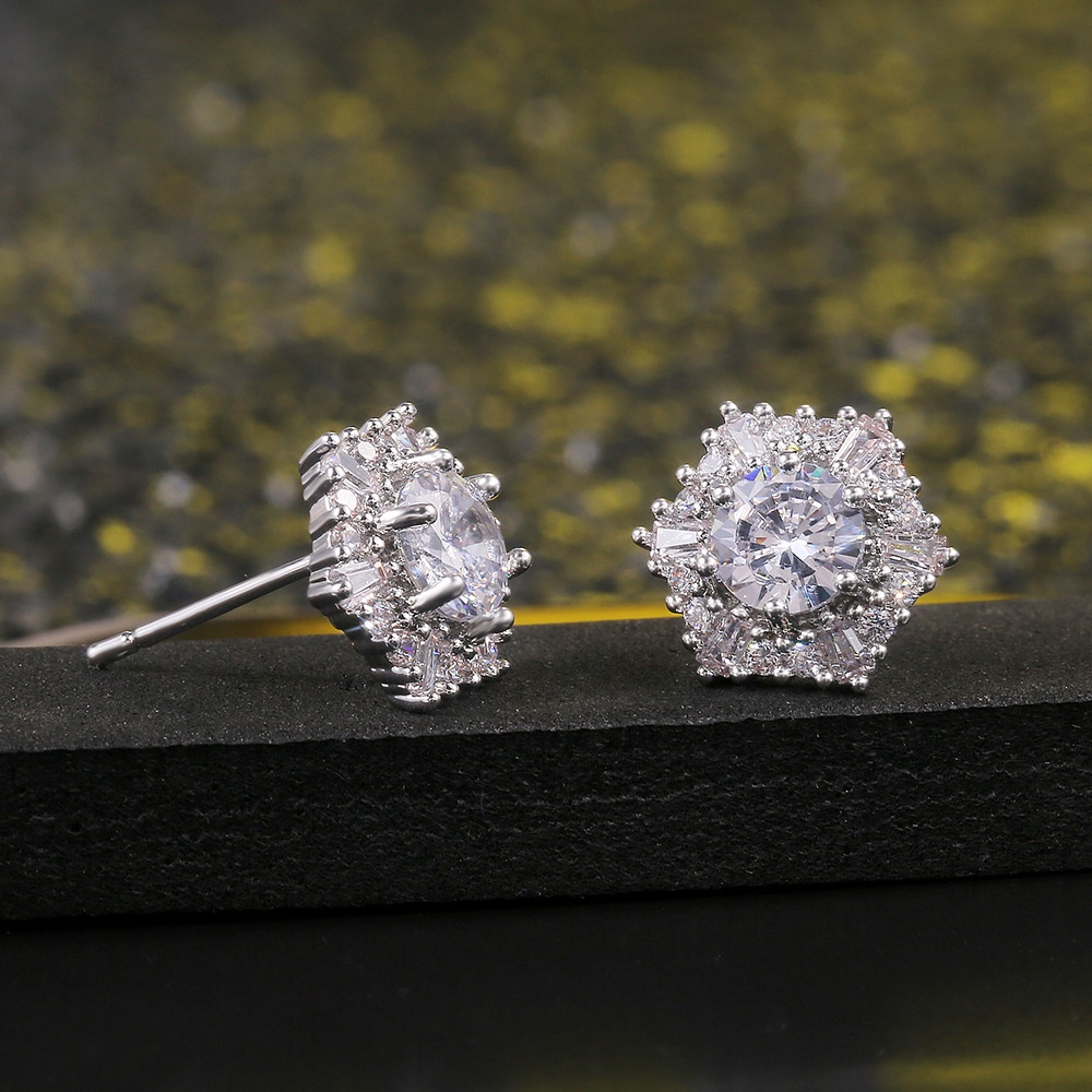 Anting Kristal Zircon Putih Gaya Retro