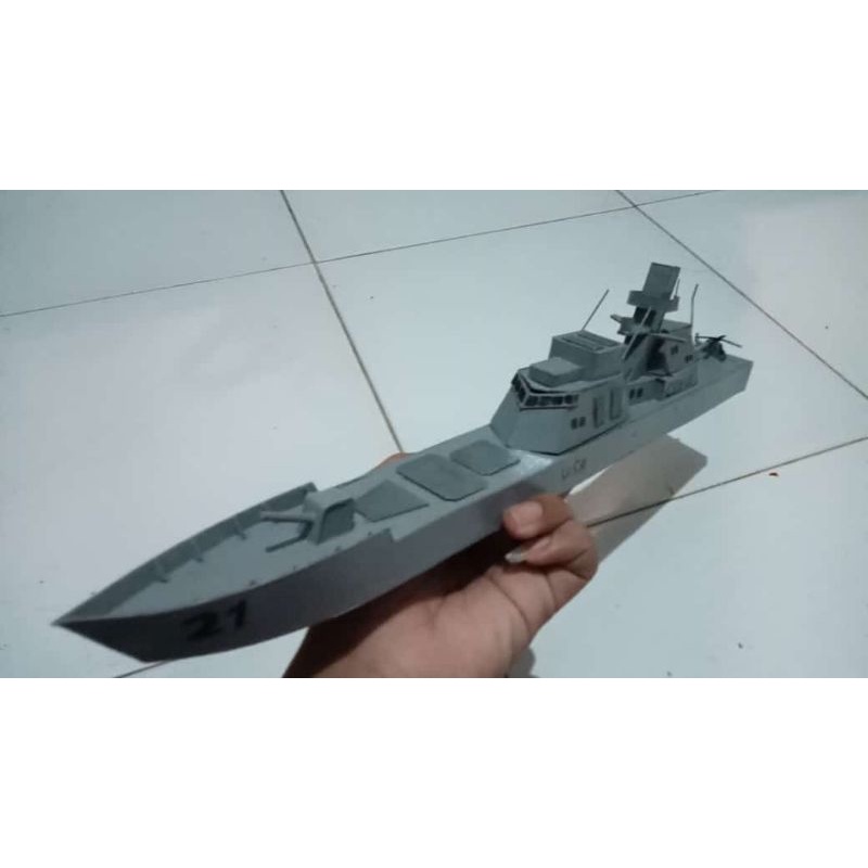 miniatur kapal modern warship USS CGX-21