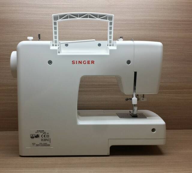 Mesin Jahit SINGER 3221 Simple Portable Multifungsi