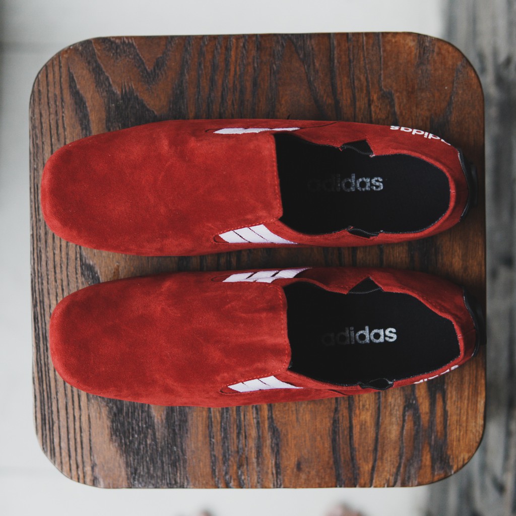 MS Shop - COD!!! Sepatu Selop Pria Adidas Suarez Merah Suede Kasual Slop Simple Slip On Cowok Pesta
