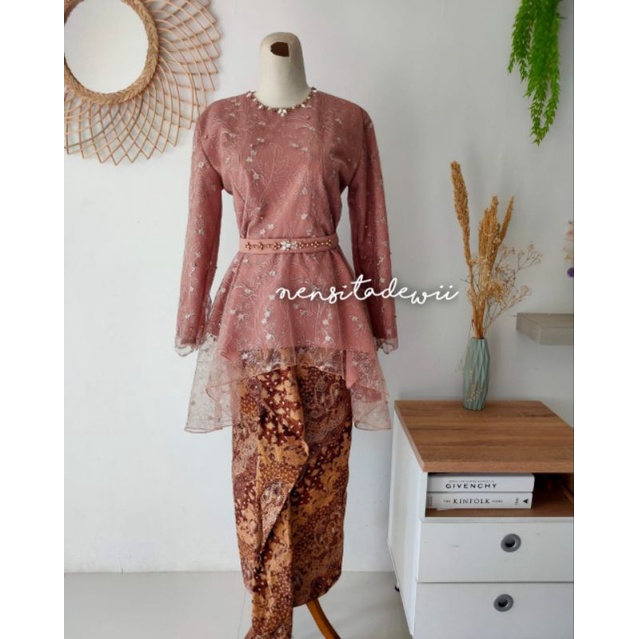 Kebaya Cantik / Kebaya Pager Ayu - Model New Lesti, Full Furing