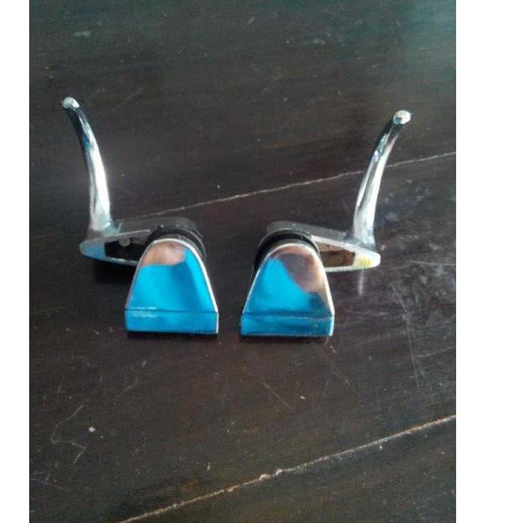 READY 7725 1Biji Kancing Kaca Jendela Segitiga/ Kancing Frame Colt T120/ Colt Diesel FE/ 100PS (Kiri