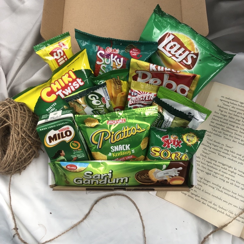 

snackbox | Snack box | Giftbox | Kado Wisuda | Kado Sidang | Kado Ulang Tahun | Hampers