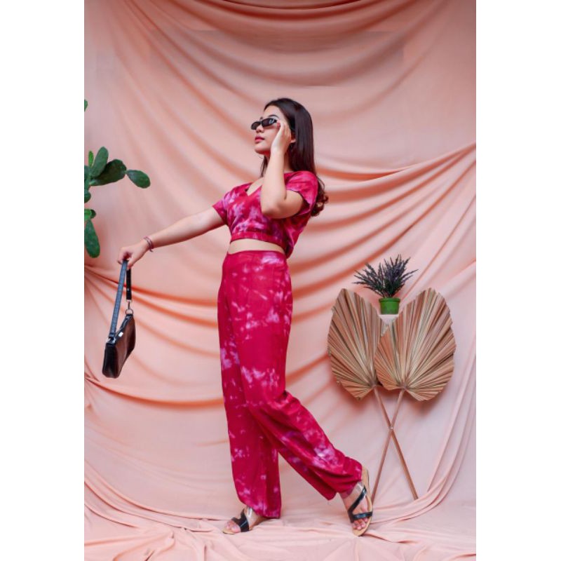 setelan crop tie dye