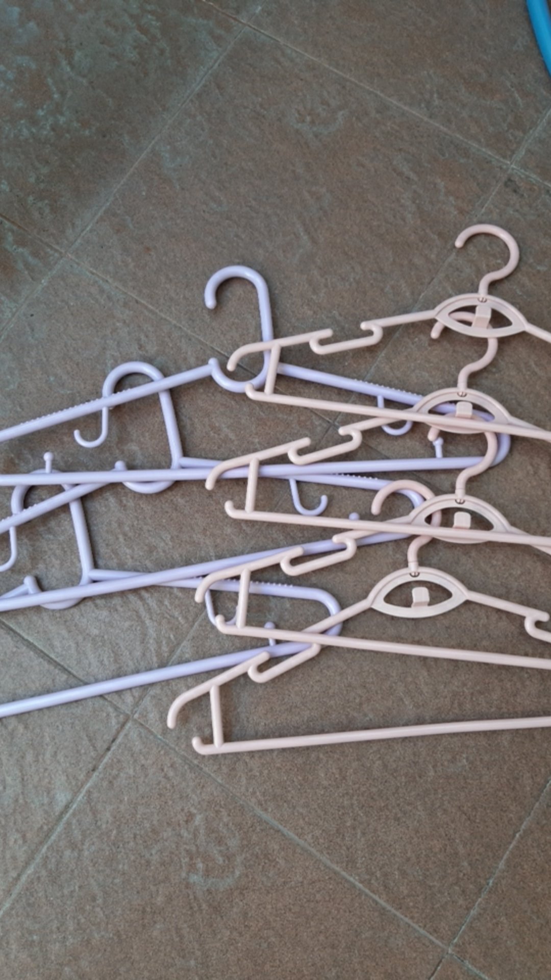 Hanger Baju Plastik 6pcs Gantungan Baju Kuat Kualitas Premium Kapstok Untuk Menggantung Baju (pe-2)