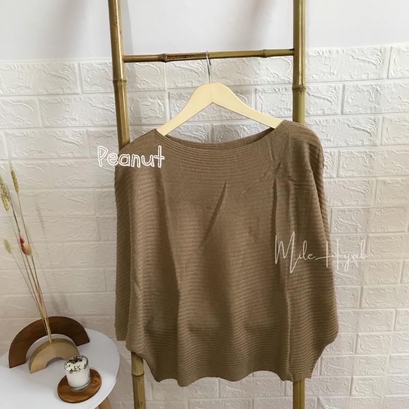 Kalila Batwing Sweater Rajut Premium-Peanut
