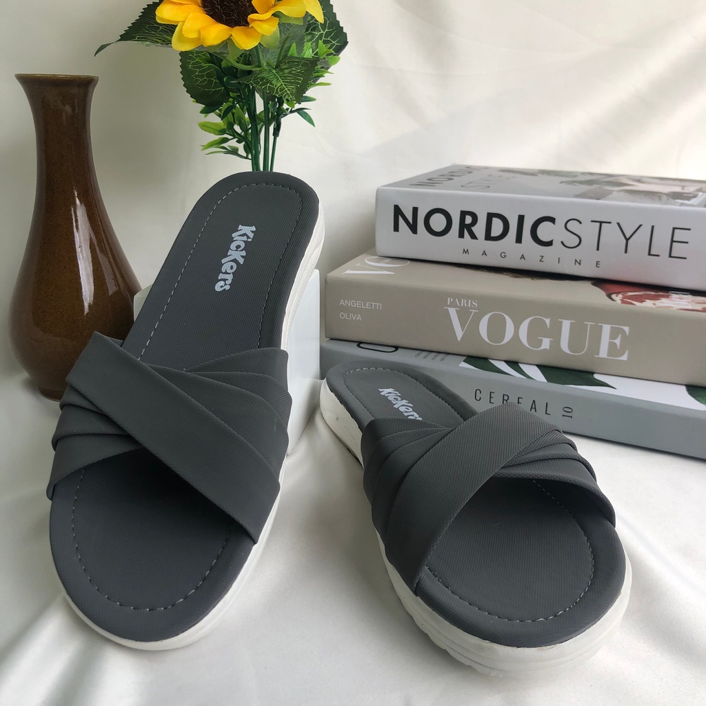 SANDAL SLOP KIPAS 6 SENDAL WANITA CEWEK TERLARIS KECE POPULER TERMURAH TRANDY SANDAL SLOP WANITA FLAT TEPLEK TERBARU KEKINIAN SENDAL SELOP PEREMPUAN SLIP CEWEK SLIDE IBU PESTA Puffy Slip Sandal