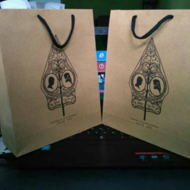

PAPERBAG TAS KERTAS WEDDING & ULTAH ANAK UK P 22 T 27 L 7