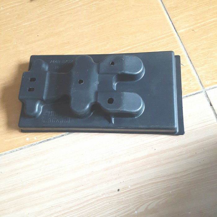 tatakan aki grand max luxio 74411 BZ020