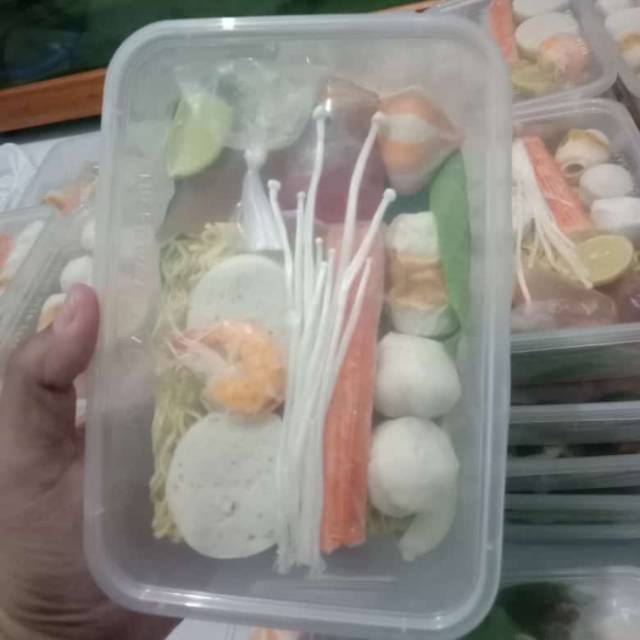 

Paket suki praktis tinggal dituang air panas ..lngsg deh bs dimakan