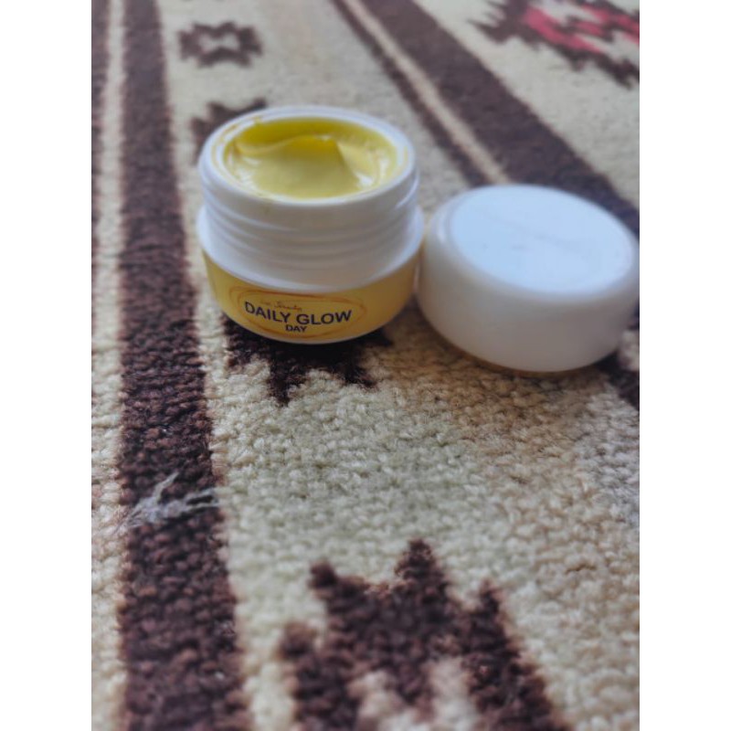 DAILY GLOW ZEE BEAUTY