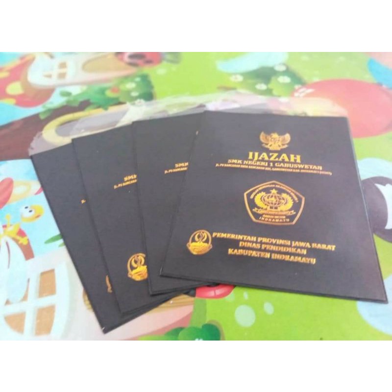 

Kantong Ijazah Embos