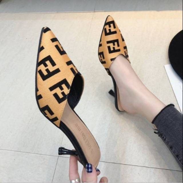 Sandal Tinggi Cewek”FENDI”