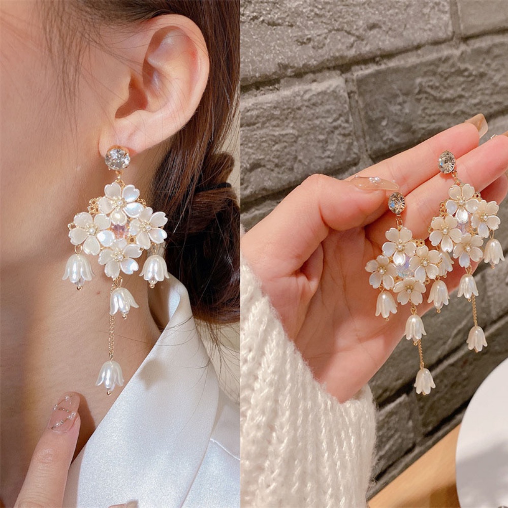 Anting Desain Bunga Lily Aksen Mutiara Untuk Wanita