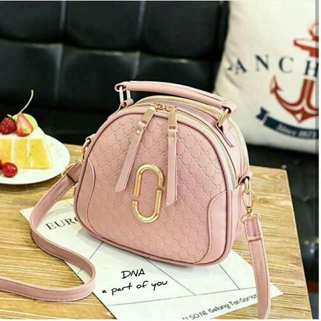 

Slingbag hyeong gun