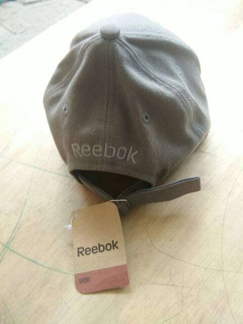 topi reebok sport station
