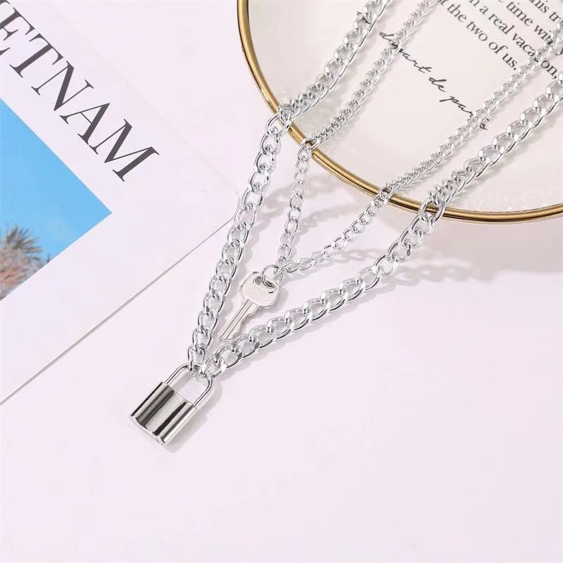 Korean Fashion Kalung Gembok Emas Liontin Kalung Rantai Wanita Retro Simple Kunci Kreatif Wanita