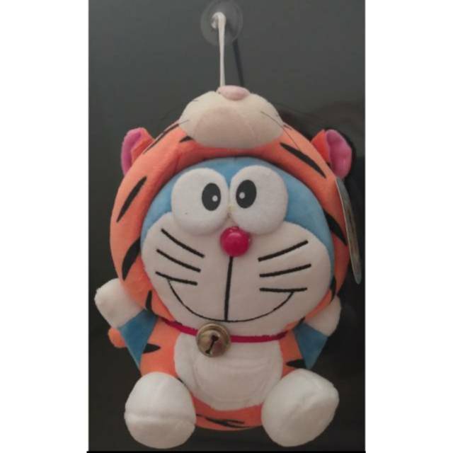 Boneka Gantungan Mobil Doraemon dengan topi 12 Shio