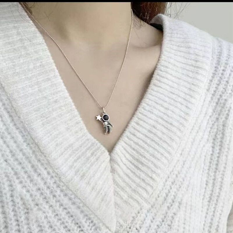 Kalung Liontin Astronot Bahan Titanium Steel Gaya Korea Untuk Wanita