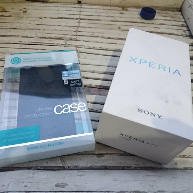 dus only + hardcase nillkin xperia xz1 compact (booked)