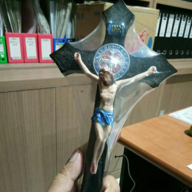 Salib Dinding Gantung Motif Kayu Dengan Corpus Yesus 23cm