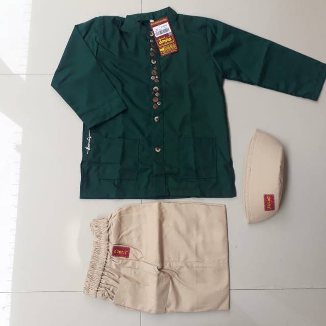 Dannis d'button kids size 6