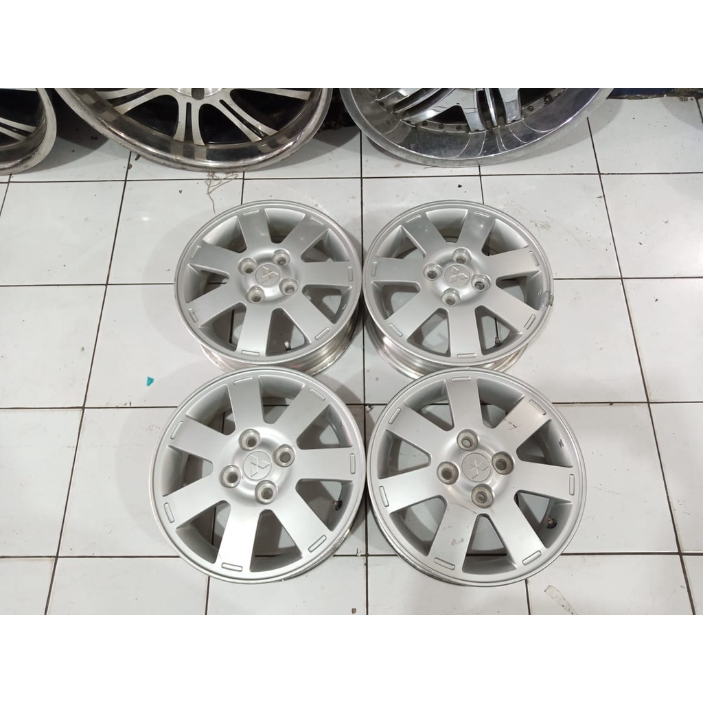 velg mobil bekas ring 14 untuk mobil mirage agya ayla brioring 14 warna silver