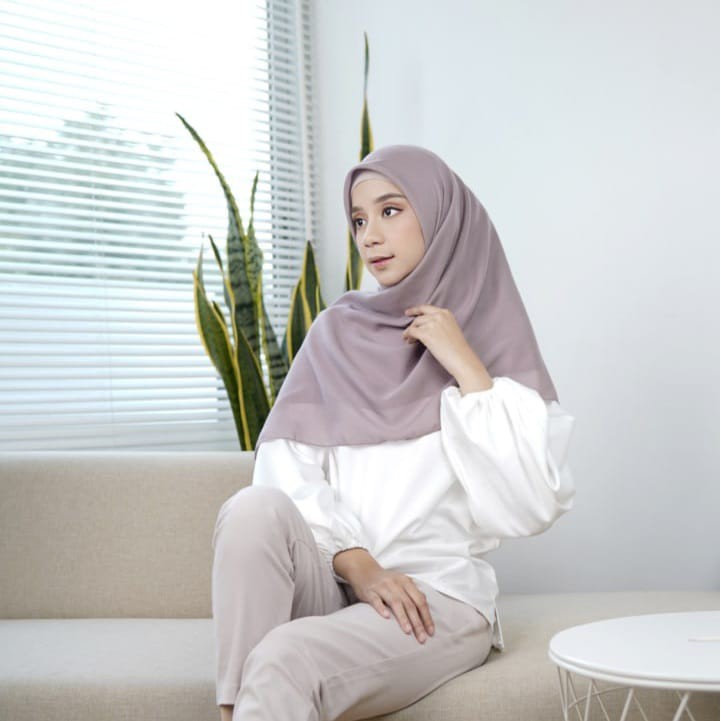 Basic Voal Hijab Segiempat Premium Voal by Mallow Hijab-Anchor Grey