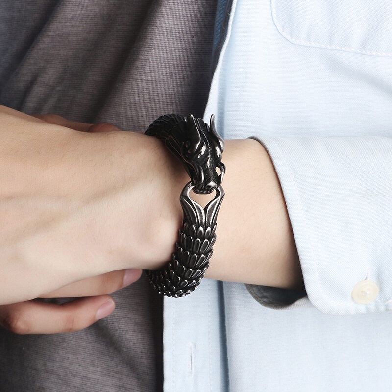 Gelang Bahan Stainless Steel Desain Ular Warna Hitam Gaya Klasik Gothic