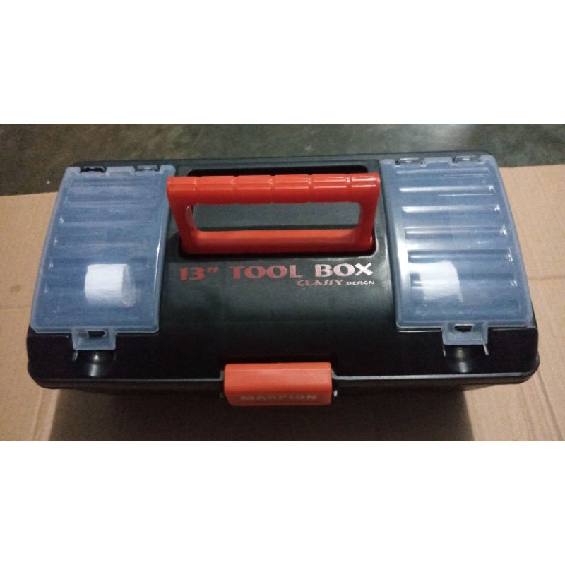 Tool box merk maspion atau kotak peralatan ,kalo saya pake buat simpan alat alat tamiya mini4wd