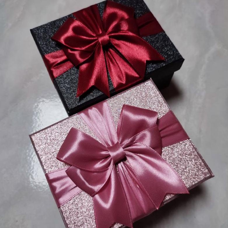

Kotak Kado Glitter Pink Hardbox Hampers Box