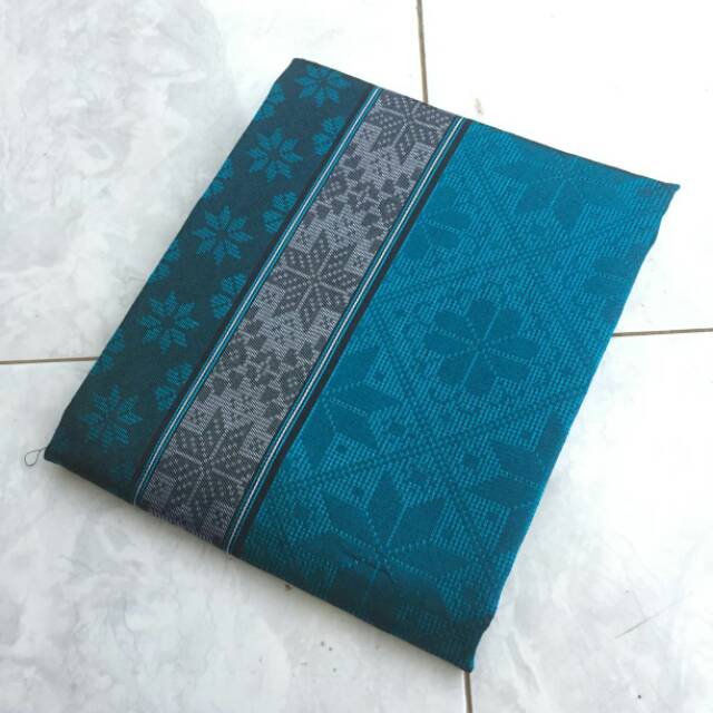 Kain Tenun Baron biru Tosca