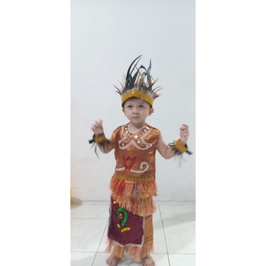 Baju adat Papua anak-anak