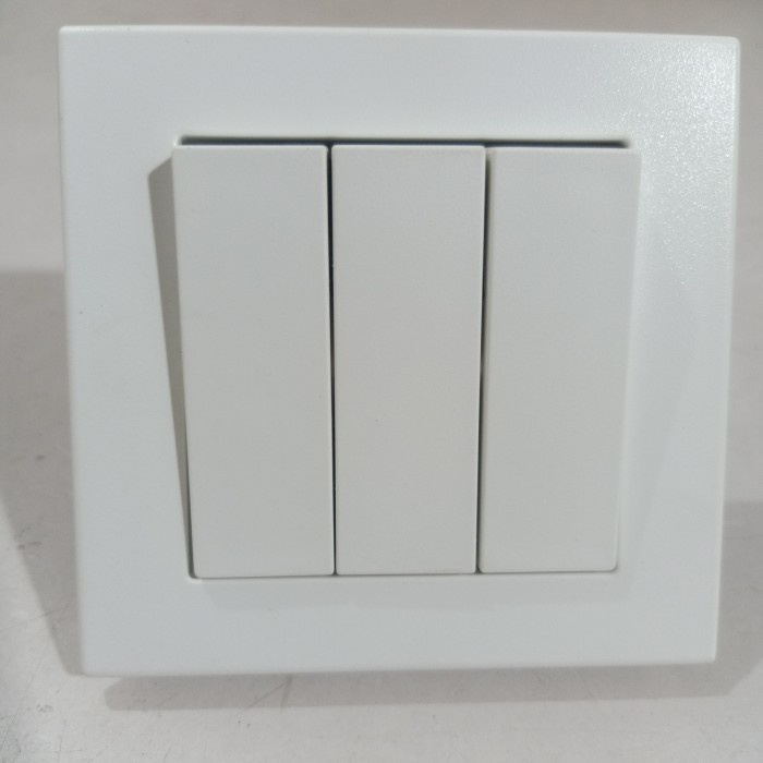 Saklar Triple Broco Plano