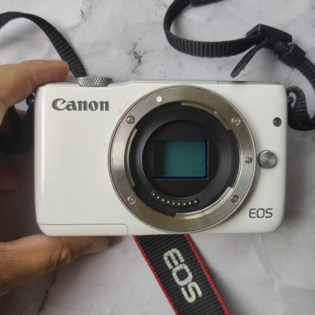 Kamera mirrorless Canon m10 second bekas minus