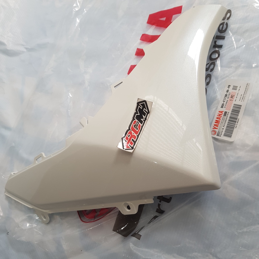 B6H-F171M-00-P0 MOLE SIDE COVER 1 TUTUP BODY BODI SAYAP BAWAH KANAN NMAX WARNA PUTIH WHITE ORI YAMAHA B6H-F171M-00-P0