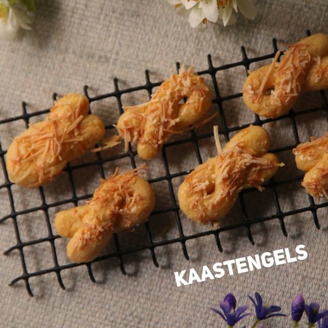 

Kue Kering Kaastengel Home Made Roombutter Cookies Lebaran, Natal, Tahun Baru, Imlek, Kado Parcel