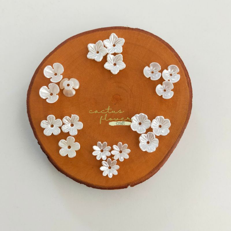 Manik Kelopak Bunga Mini IVORY