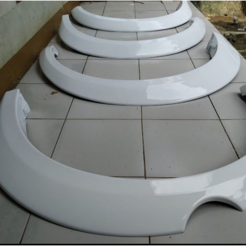 over fender Triton putih glosy 2008-2015