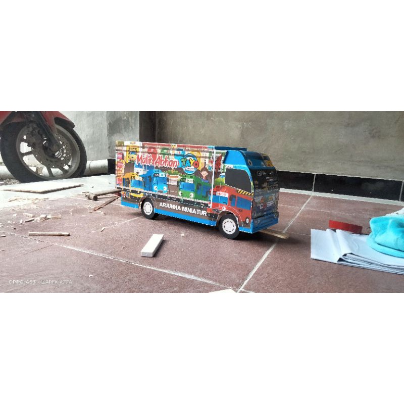 miniatur truck sedang bisa belok gratis stiker cctv