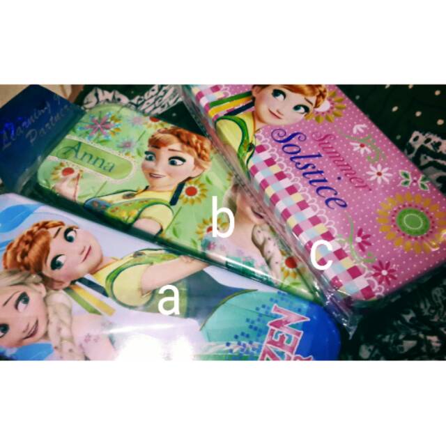 

Tepak tempat pensil frozen kaleng