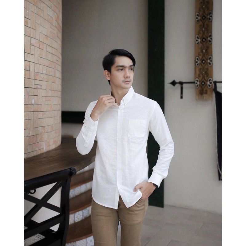 Kemeja pria lengan panjang putih polos bahan katun slimfit