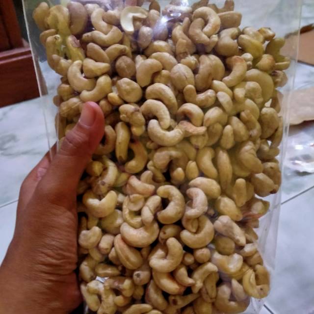 

Kacang Mede mentah