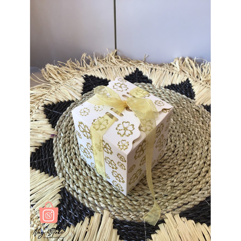 

KOTAK KADO GIFT BOX SOUVENIR KOTAK HADIAH SIMPLE EXCLUSIVE HAMPERS